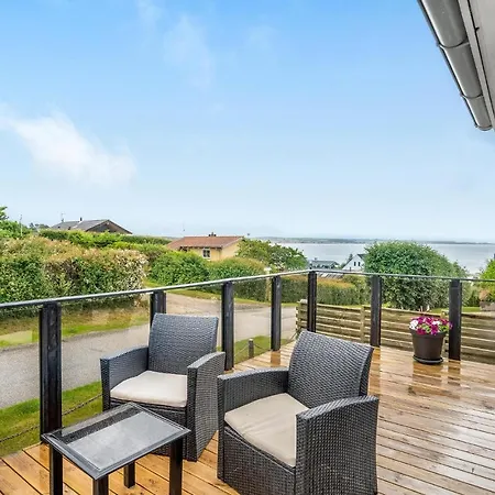 3 Bedroom Pet Friendly In *