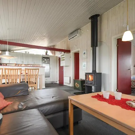 펜션 3 Bedroom Awesome Home In Ebeltoft